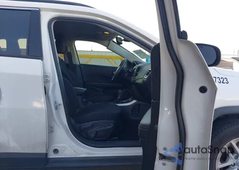 2019 Jeep Compass Sport Fwd z USA, uszkodzony, nr VIN 3C4NJCAB7KT613534